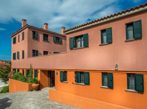 The Varos Residences Hotel