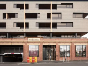 Bright 2-bed Apartment in Fitzroy's Heart
