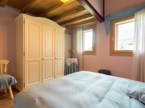 Adorable Apartment in Miane by the Lake