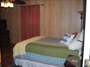 2 Peaceful - 1 Bedrooms, 1 Baths, Sleeps 4 Cabin