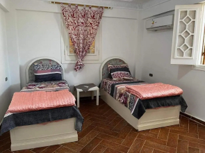 5 bdr family villa with private pool and new AC, 5 min from beach