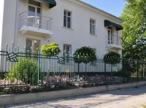 Guest House Retro Style