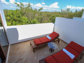 Impressive House Perfect for Large Groups Rooftop Sunbeds Hot Tub Close to the Beach