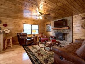 Rocky Top Lodge, 6 Bedrooms, Pool Access, Hot Tub, Mountain View, Sleeps 14