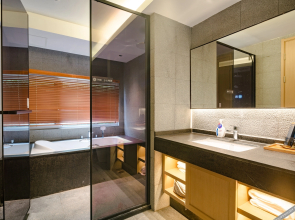 Floral Hotel half an acre of mountain fields B&B