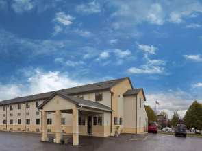 Super 8 by Wyndham Rockford I-90/Casino District