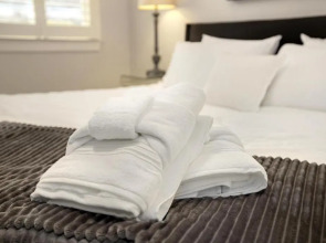 The Metro - DTWN Fay Condo - 2 Blocks to Dickson St