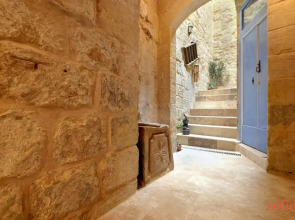 Deluxe Studio in a 900 yr old Luxury Home - 1