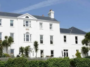 La Haule Manor