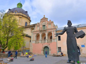 Apartment on Filatova 10-v