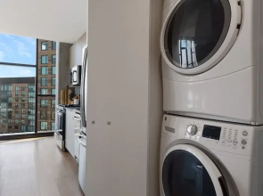 High-end 1BR Fulton Market Panoramic Views