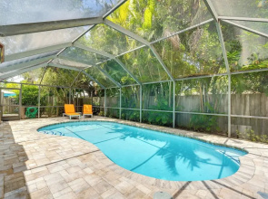 Pet-friendly Home w/ Pool, Close to Venice Beaches