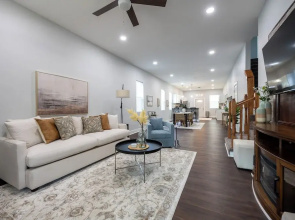 Spacious 5-Bedroom Blue Bungalow