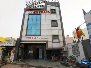 Hotel Emerald by OYO Rooms