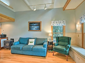 Charming Stonington Studio w/ Ocean Views!