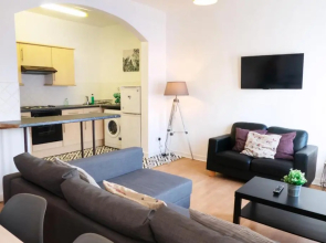 Space for Groups, 10 Mins From Queen St!