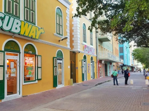 E M City Hotel Curacao