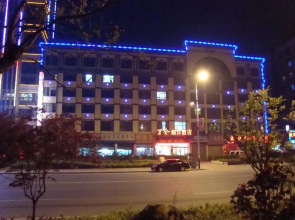 Lily Holiday Hotel (Yichang East Railway Station Fujiuyuan Xintiandi Branch)