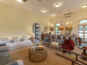Loto Bianco by Hireavilla -4br w Pvt Pool Siolim