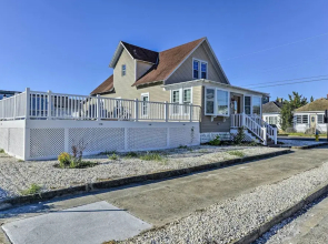 Charming Wildwood Hideaway w/ Private Pool & Deck!