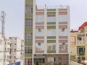 Fabhotel Deepak Palace