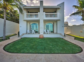 Oceanfront Isla Mujeres Estate w/ Infinity Pool!