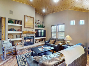 3BR Home Close to Golf, Hiking & Lakes - Dogs OK