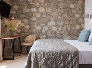 Kedros Milos Suites