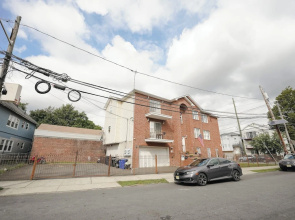 Newark Liberty Gem Brick House Apt 3