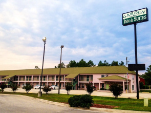 Garden Inn & Suites