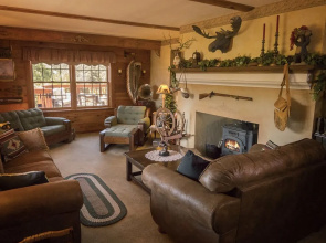 The Log House Lodge Bed & Breakfast
