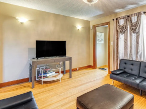 Large Yard & Furnished Deck: Cheektowaga Getaway!