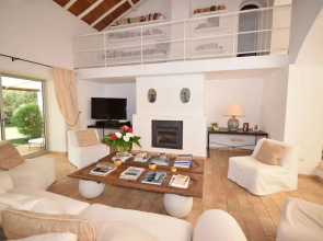 Coastal Retreat With Private Pool