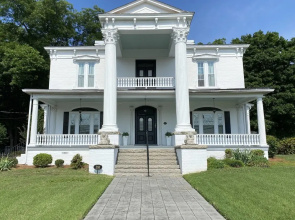 Chez Lindsey Bed & Breakfast