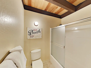 Henrys Tahoe Hideaway W/ Pool, Sauna & Tennis 3 Bedroom Condo
