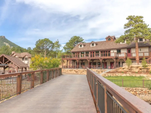 The Landing at Estes Park - Riverside Retreat