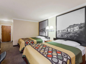 Super 8 by Wyndham Los Angeles Downtown