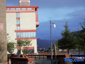 Kangding Hongwan   Bay Hotel (Xinduqiao Branch)