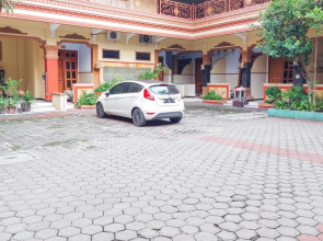 Hotel Shinta 2 near Alun Alun Kertosono