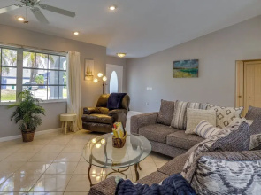Port Charlotte Home w/ Pool - 8 Mi to Beaches!