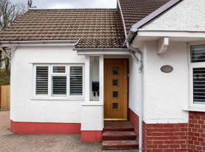 Large family Bungalow, parking & Bike Store BPW