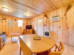 Rustic Cabin on Farm ~ 4 Mi to Kentucky Lake!