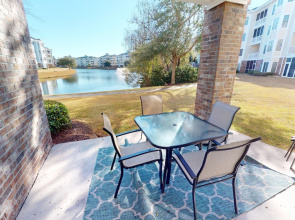 Magnolia Pointe Luster Leaf 4861-104