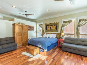Lotus Mountain Suites East Suite