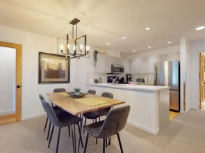 2BR GLENEAGLE - Modern Condo with Forested Views in the Benchlands
