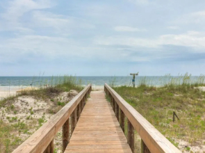 Sandy Feet Retreat 4 Oceanview Balconies Pets ok