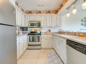 Walk to Beach: Gem w/ Balcony in Sea Grove Resort