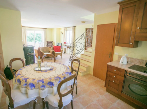 Family House in Quiet Peacefull Location, Private Pool and BBQ in Garden