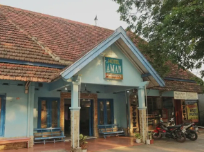 OYO Life 1972 Aman Family Inn Syariah