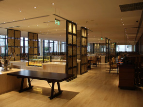 HUALUXE Shanghai Twelve at Hengshan by IHG